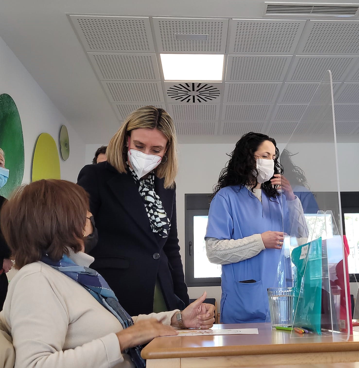 La consejera Ruiz Caballero, durante su visita a las instalaciones de la Fundación Poncemar en Lorca