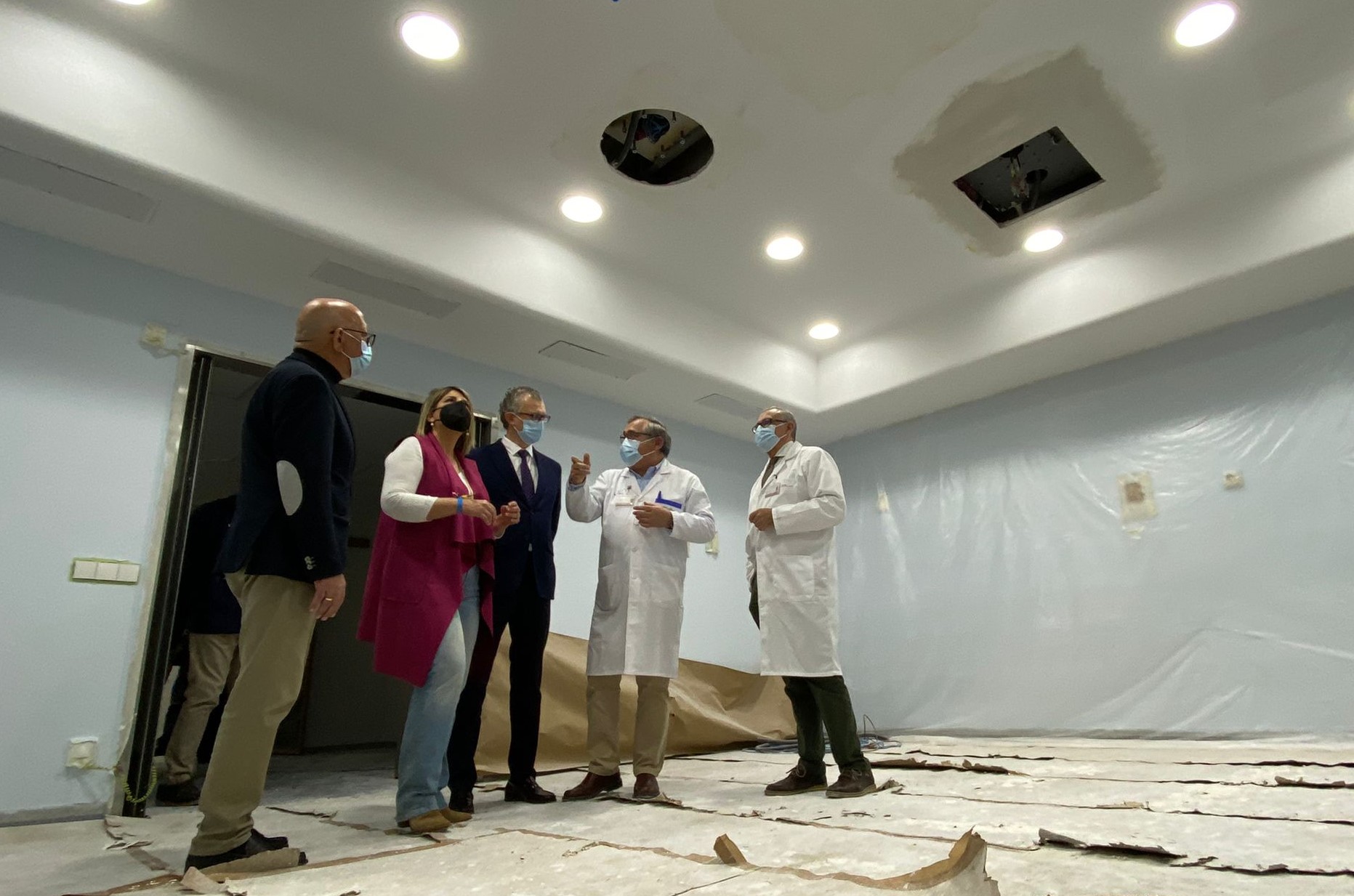 El consejero de Salud, Juan José Pedreño, visitó las obras de los quirófanos del hospital Virgen del Rosell