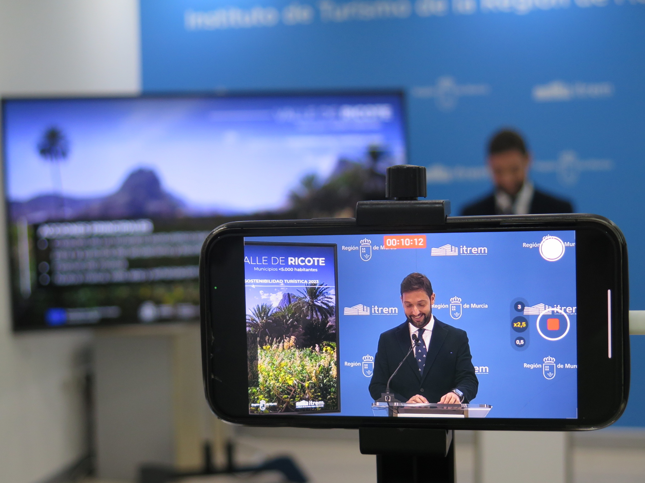 El director general del Itrem, Juan Francisco Martínez, presentó hoy los dos nuevos proyectos de dinamización turística previstos en la Región.