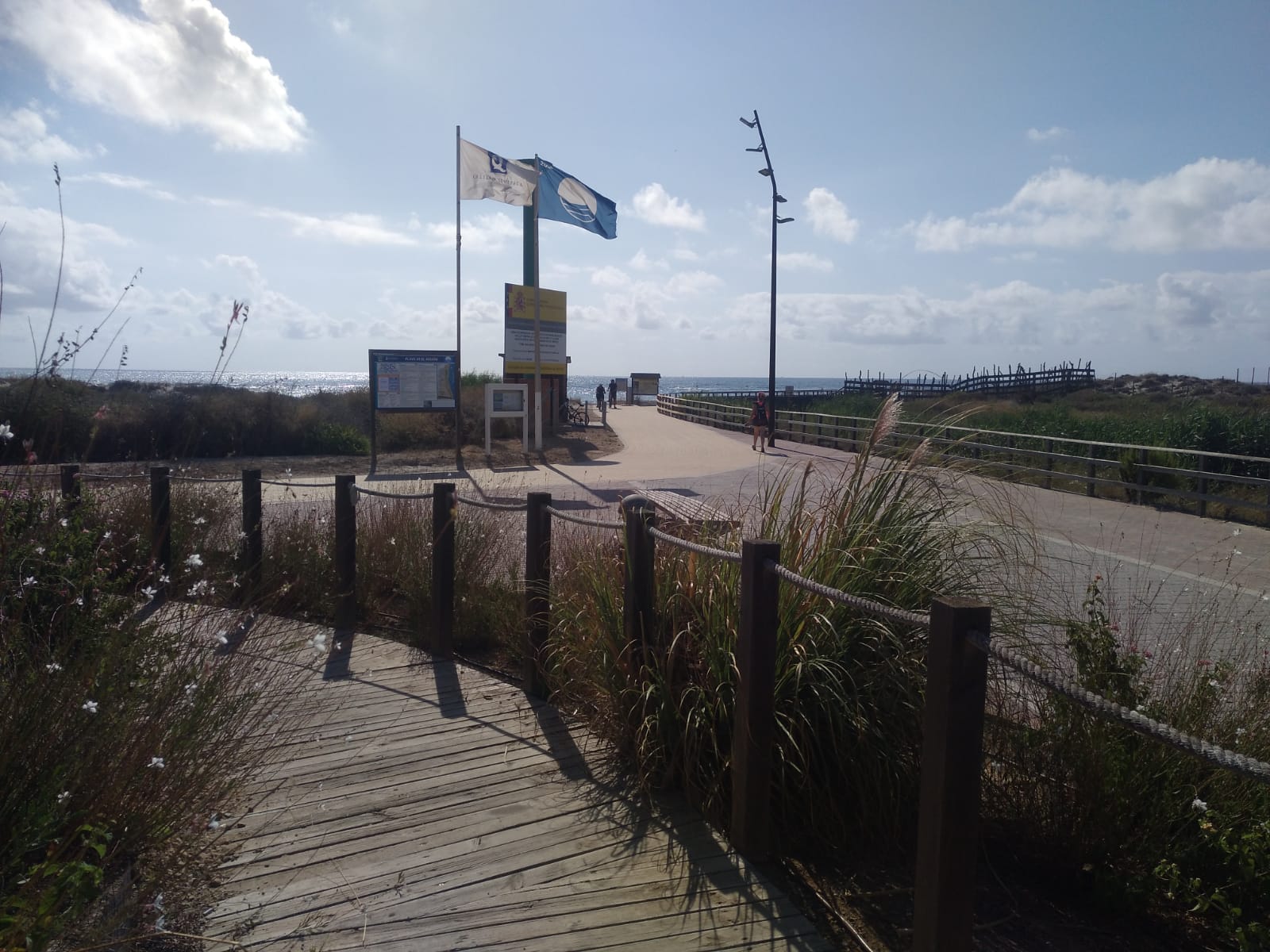 La playa de El Mojón es una de las que volverá a lucir bandera azul este verano.