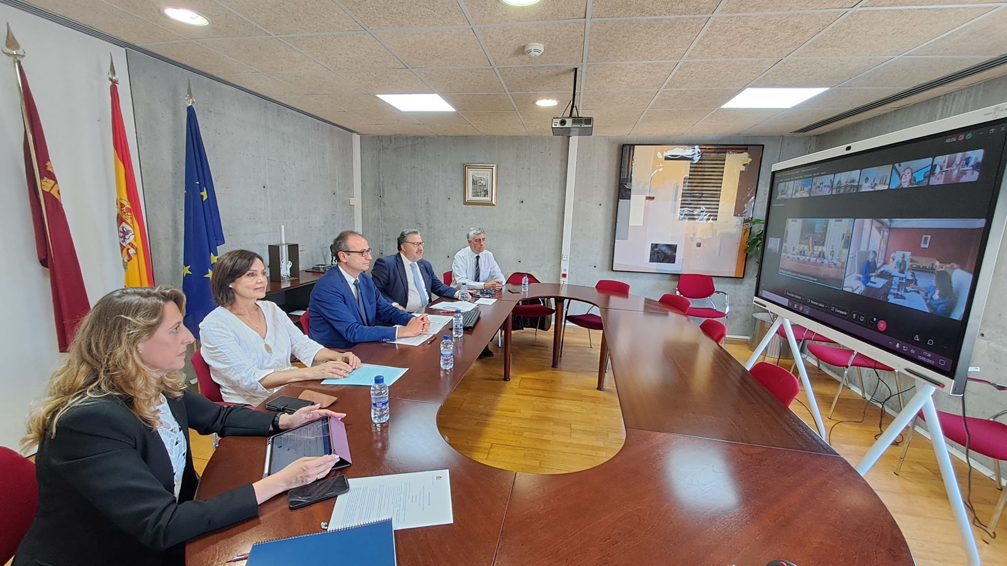 El consejero de Educación, Formación Profesional, Víctor Marín, participó, junto a su equipo, en la Conferencia de Educación.