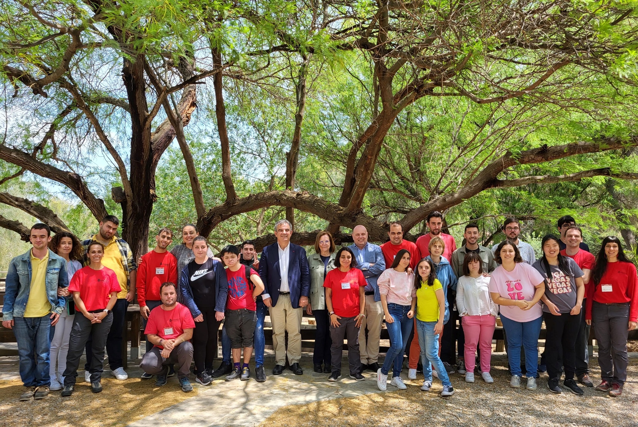 El consejero de Medio Ambiente visita el jardín botánico 'El Arboretum' del Valle