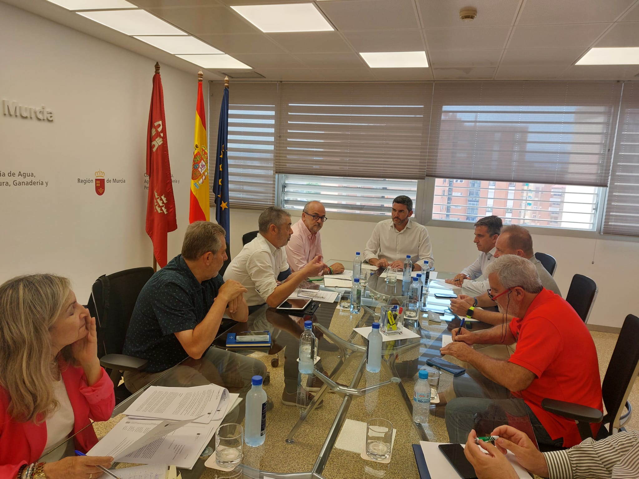 Reunión del consejero en funciones Antonio Luengo con representantes de las organizaciones agrarias y de las cooperativas para valorar la propuesta de distribución de fondos de la sequía realizadas por el Gobierno central.