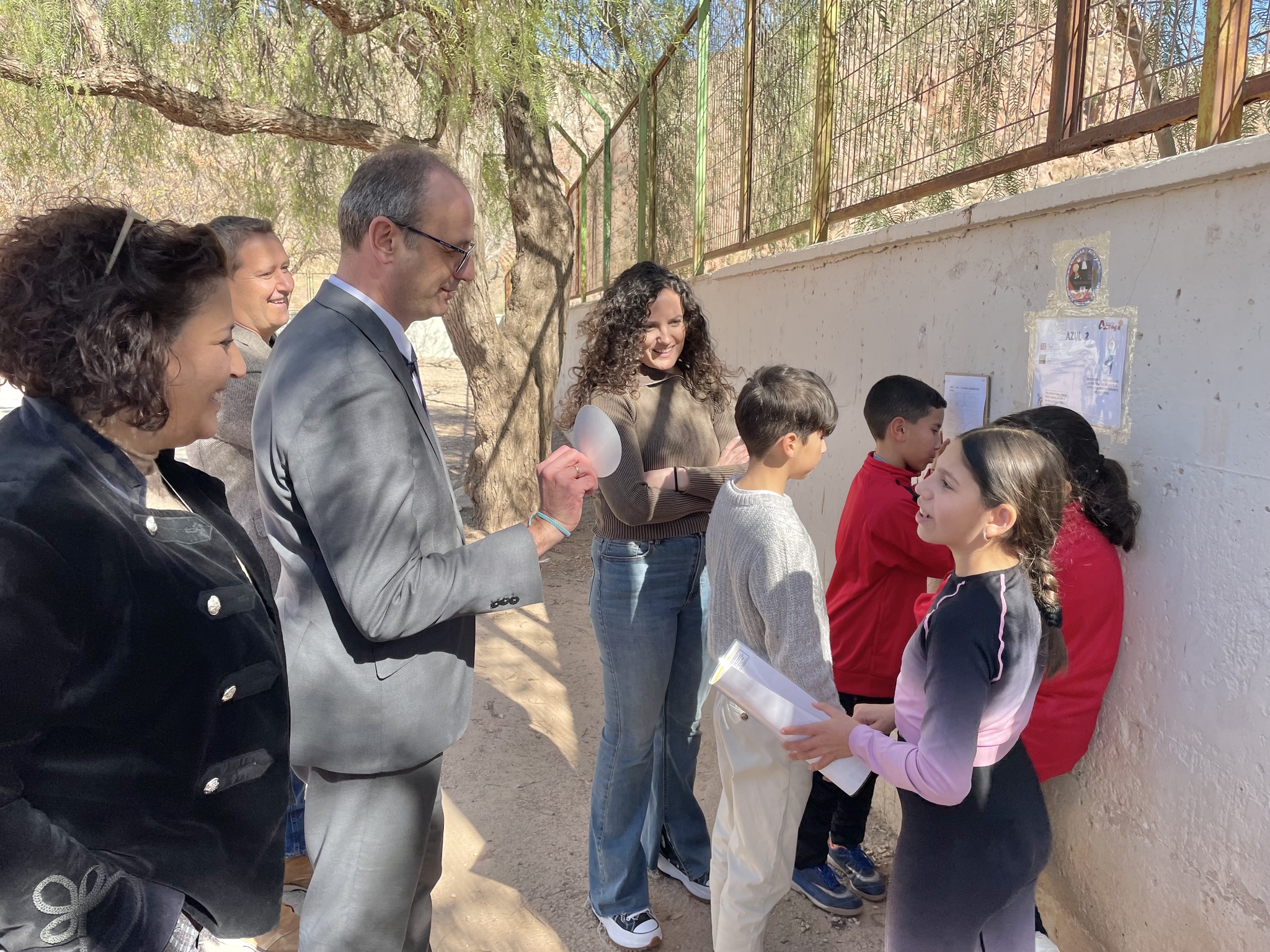 El consejero de Educación, Formación Profesional y Empleo, Víctor Marín, presentó en el colegio San Cristóbal de Lorca el programa de 'Mini-rutasEA' que forma parte de Escuelas Activas.