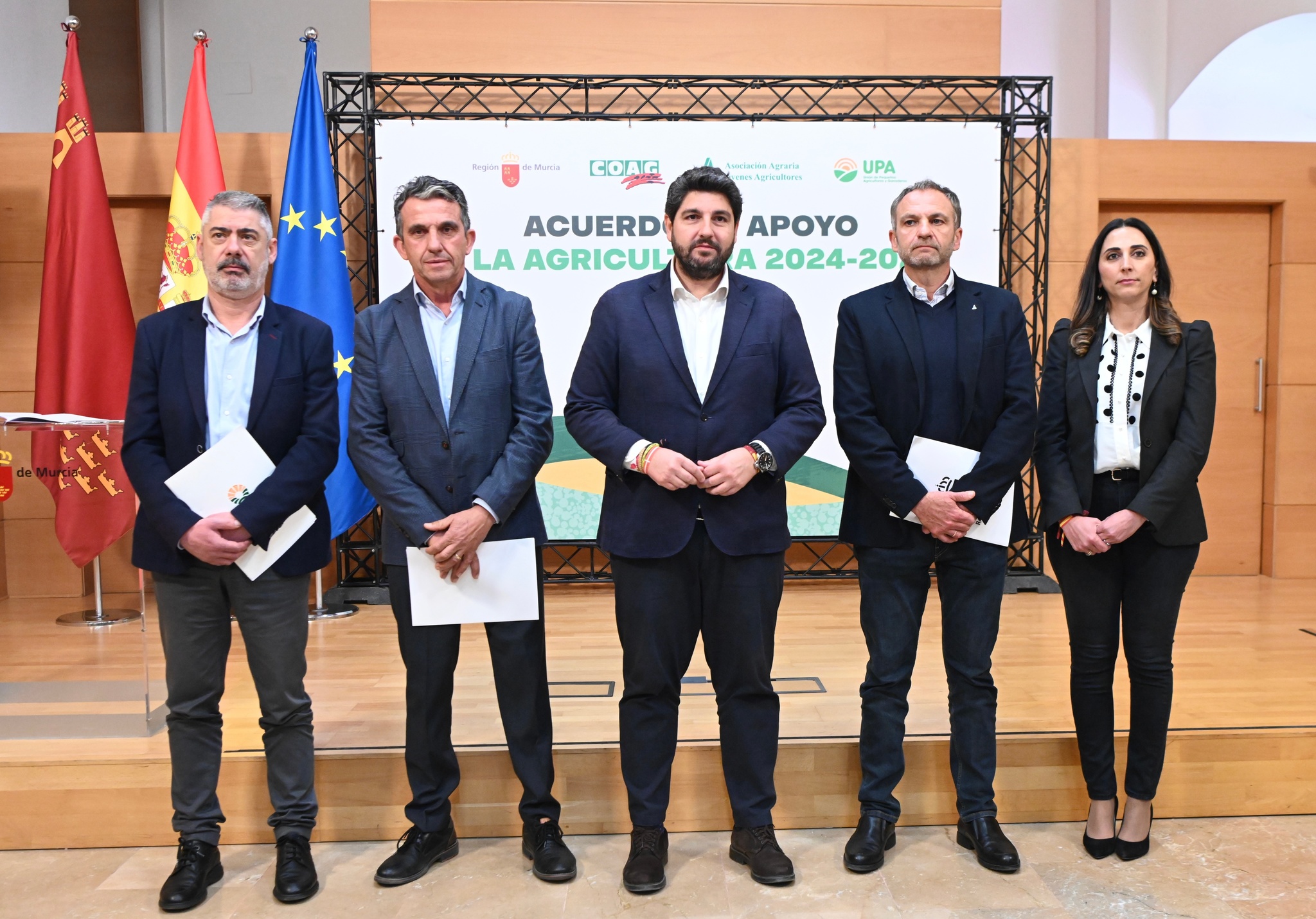 López Miras firma con las organizaciones agrarias el plan de ayudas para el sector