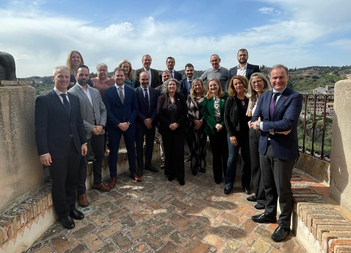 El director general de Energía y Actividad Industrial y Minera, Federico Miralles, con los titulares de Energía de todas las comunidades autónomas que han participado en el encuentro nacional organizado por la Unión Española Fotovoltaica (UNEF).