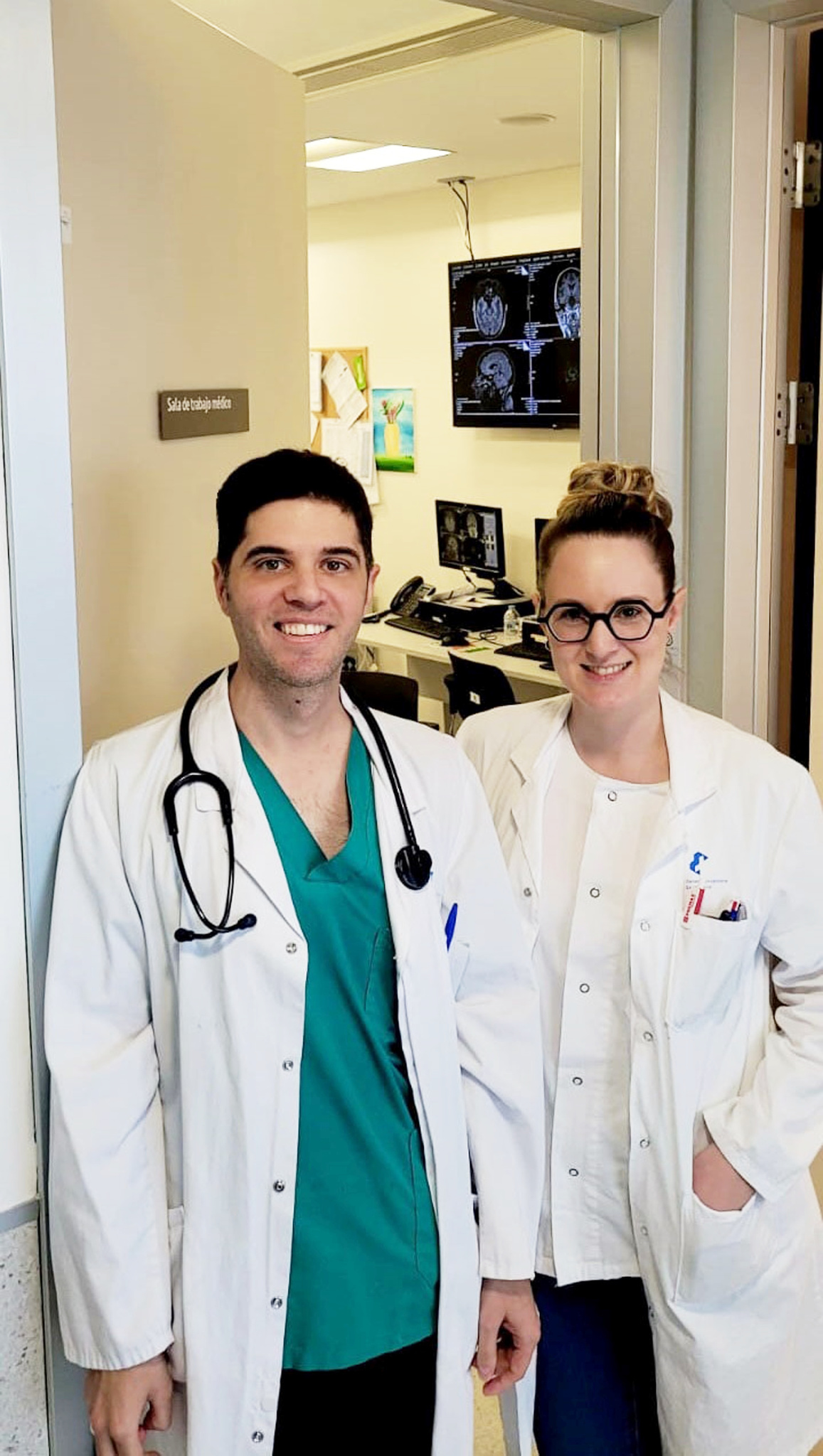 Juan Antonio García-Carmona, neurólogo en el hospital Santa Lucía de Cartagena, investigador del Grupo de Farmacología Clínica y Experimental del Instituto Murciano de Investigación Biosanitaria (IMIB), y Pilar Campos Navarro, psiquiatra en el hospital Santa Lucía de Cartagena.