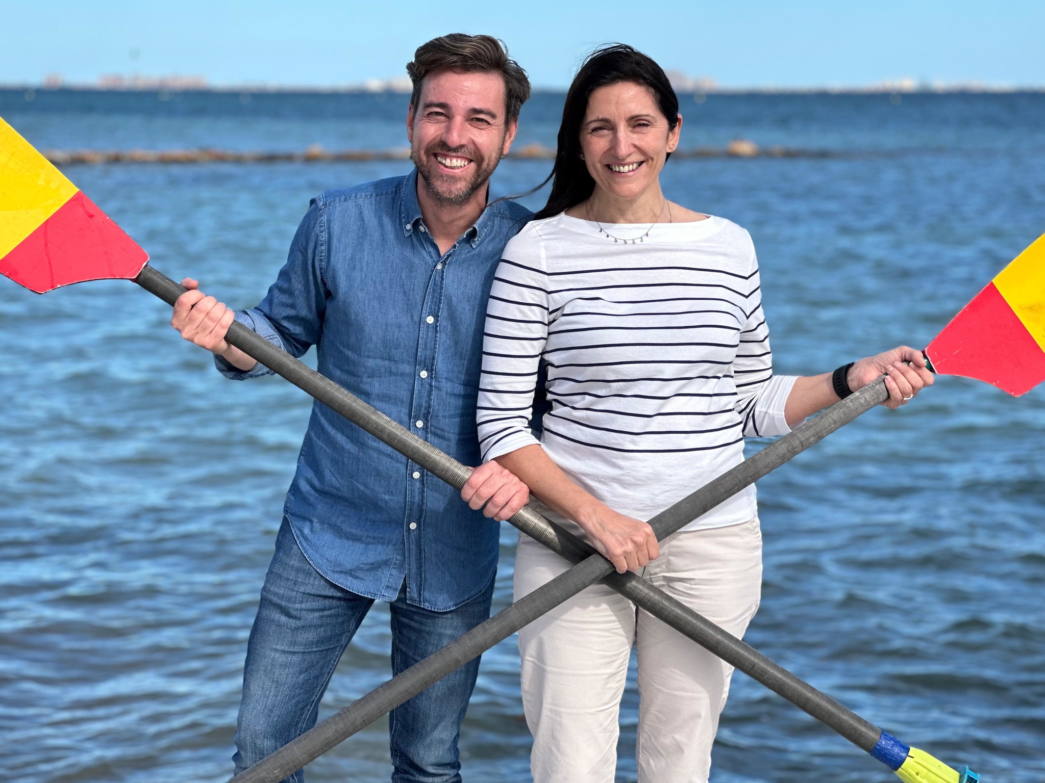 El director general de Deportes, Francisco Javier Sánchez, y la presidenta de la Federación de Remo, Asunción Lorente, en la presentación de la prueba.