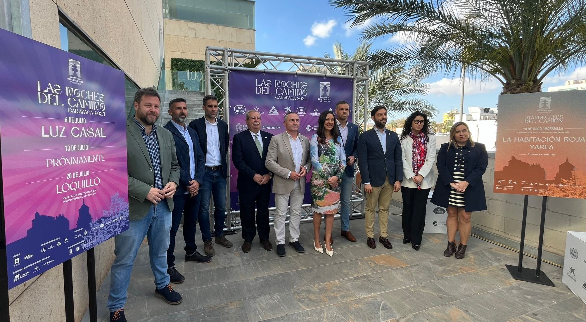 La consejera Carmen Conesa y los alcaldes de Caravaca y Moratalla, junto con autoridades, patronos de la Fundación Camino de la Cruz y organización.