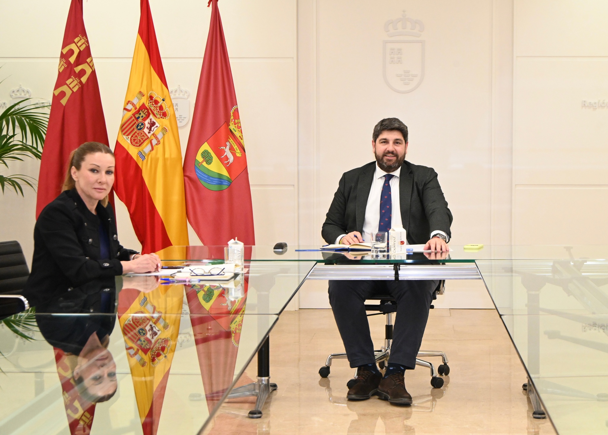 L&oacute;pez Miras aborda con la alcaldesa de Campos del R&iacute;o la mejora de las conexiones y el impulso a la industria en el municipio