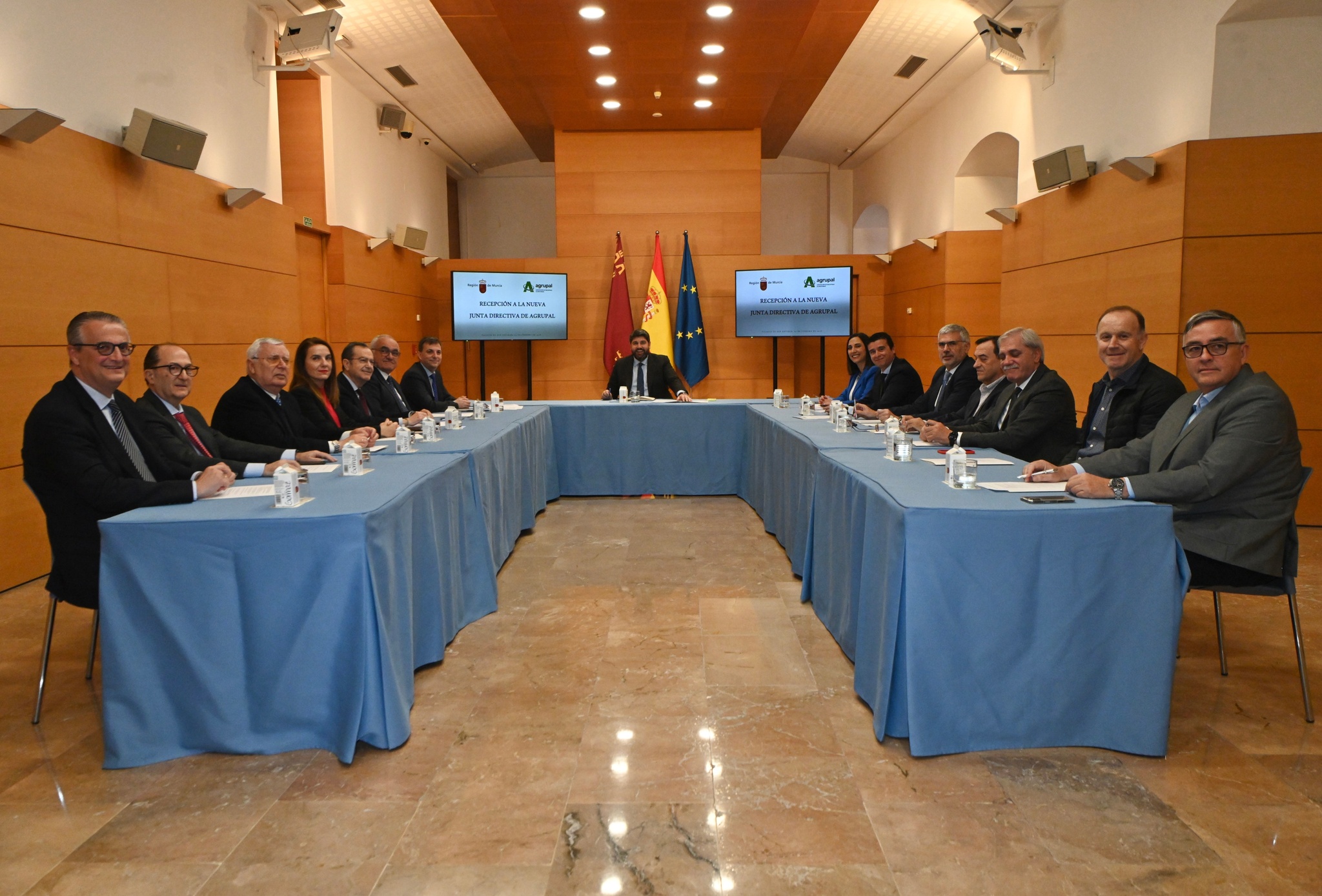 L&oacute;pez Miras se re&uacute;ne con la nueva junta directiva de Agrupal