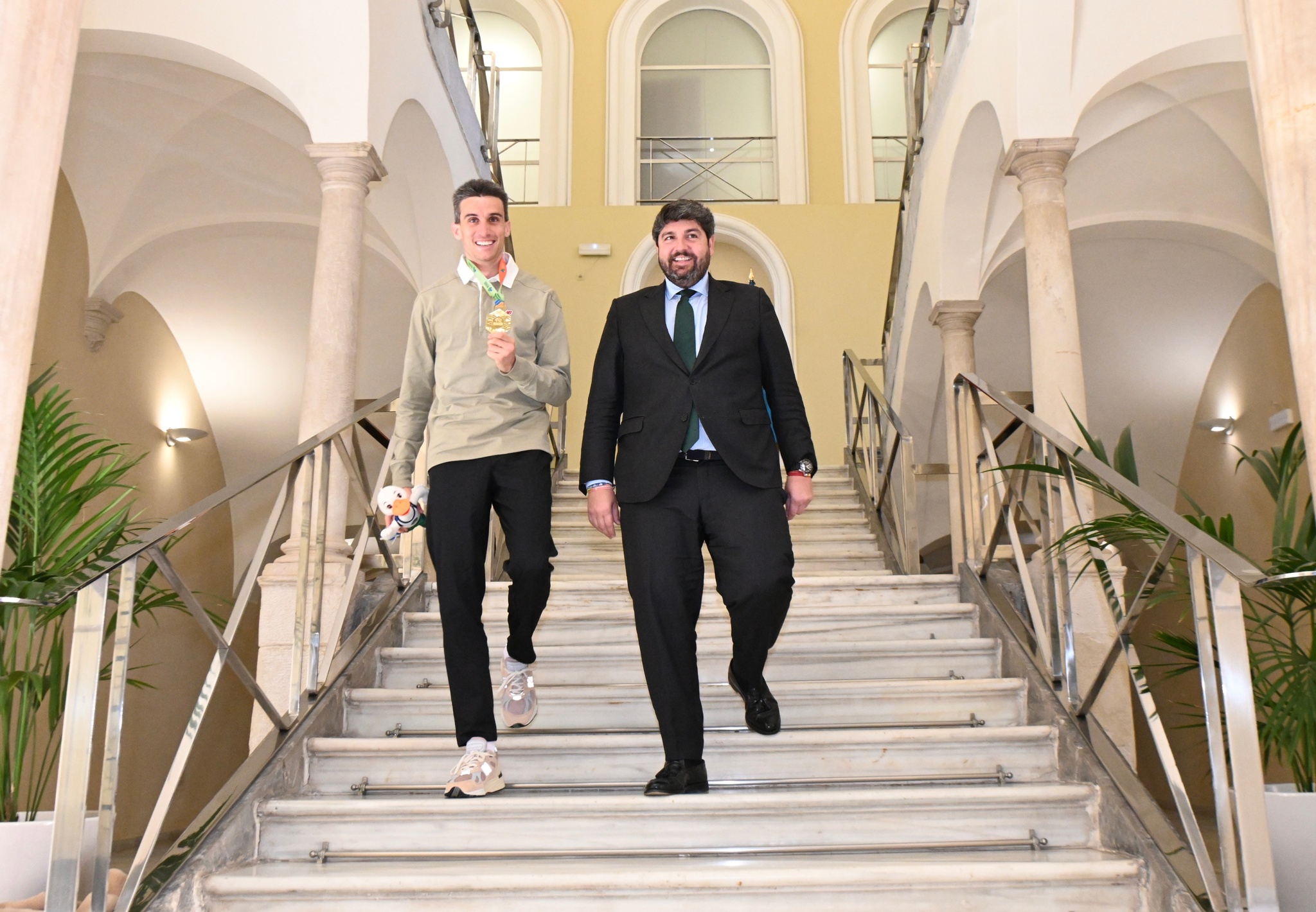 L&oacute;pez Miras recibe al campe&oacute;n del mundo Mariano Garc&iacute;a, "ejemplo dentro y fuera de la pista"