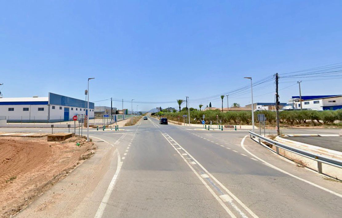 Im&aacute;genes de la intersecci&oacute;n donde se va a construir una glorieta en el camino de El Sif&oacute;n