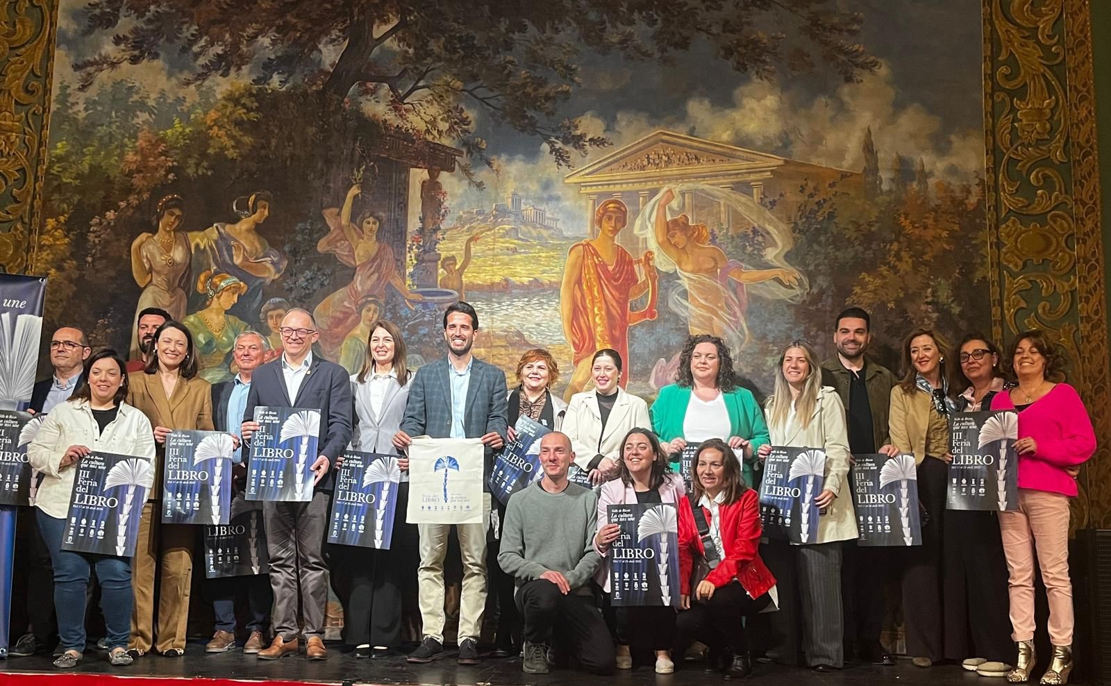 Imagen de la presentaci&oacute;n, con el director general de Patrimonio Cultural, Patricio S&aacute;nchez y representantes de los municipios participantes.