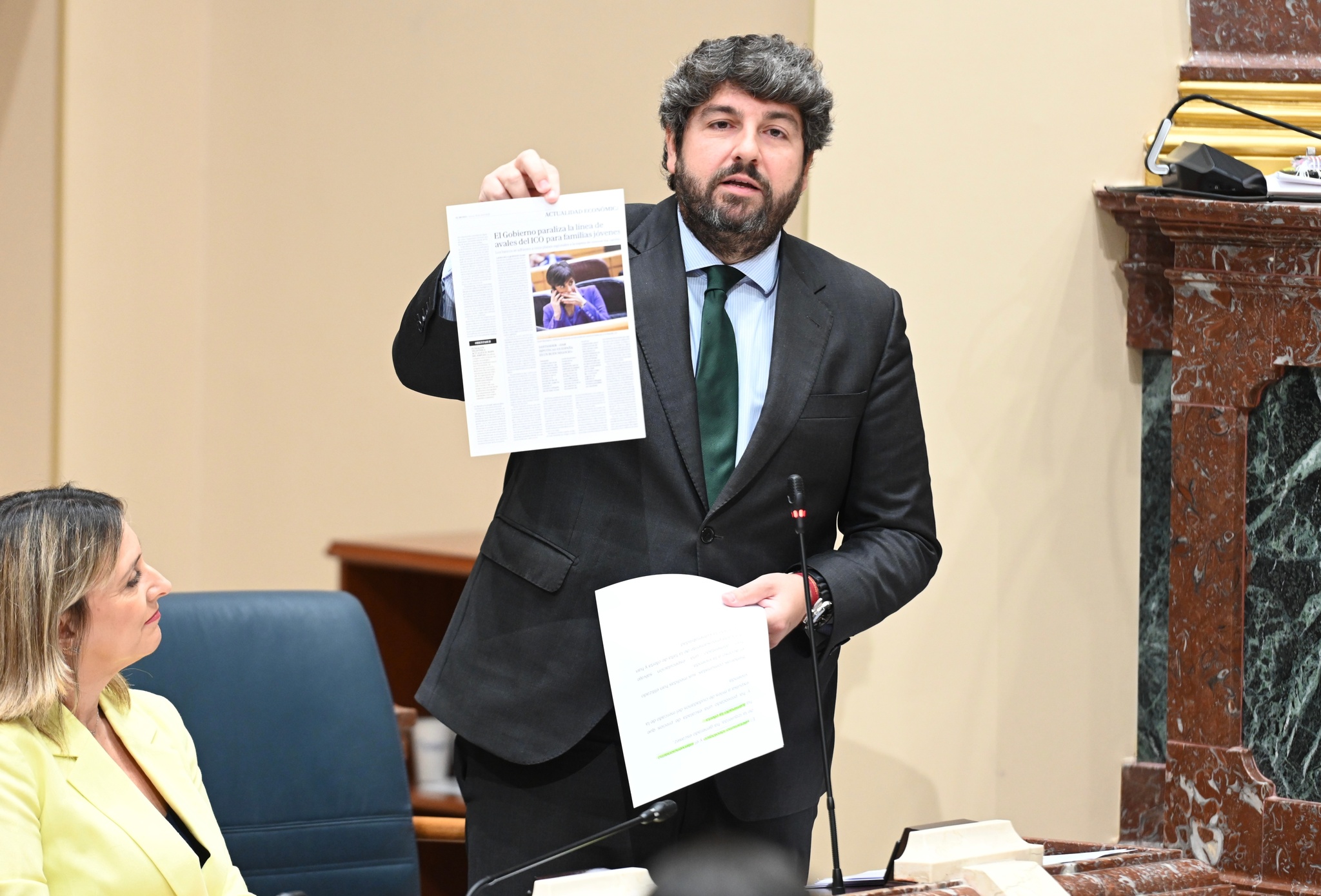 L&oacute;pez Miras, en el pleno de la Asamblea Regional