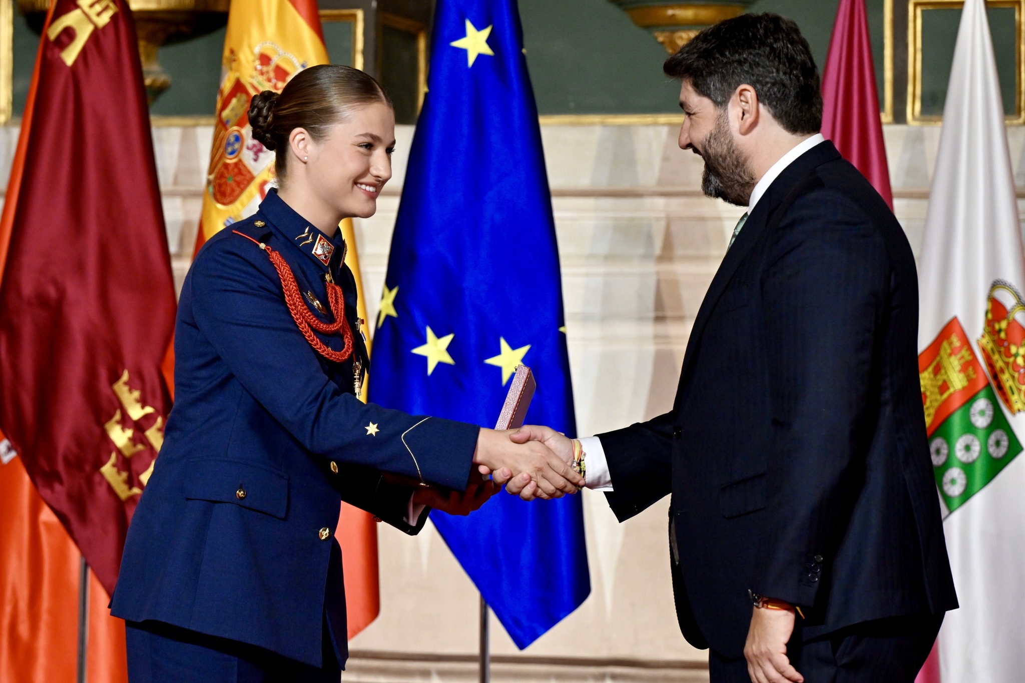 El presidente de la Comunidad, Fernando L&oacute;pez Miras, entrega la Medalla de Oro de la Regi&oacute;n de Murcia a Su Alteza Real la Princesa de Asturias