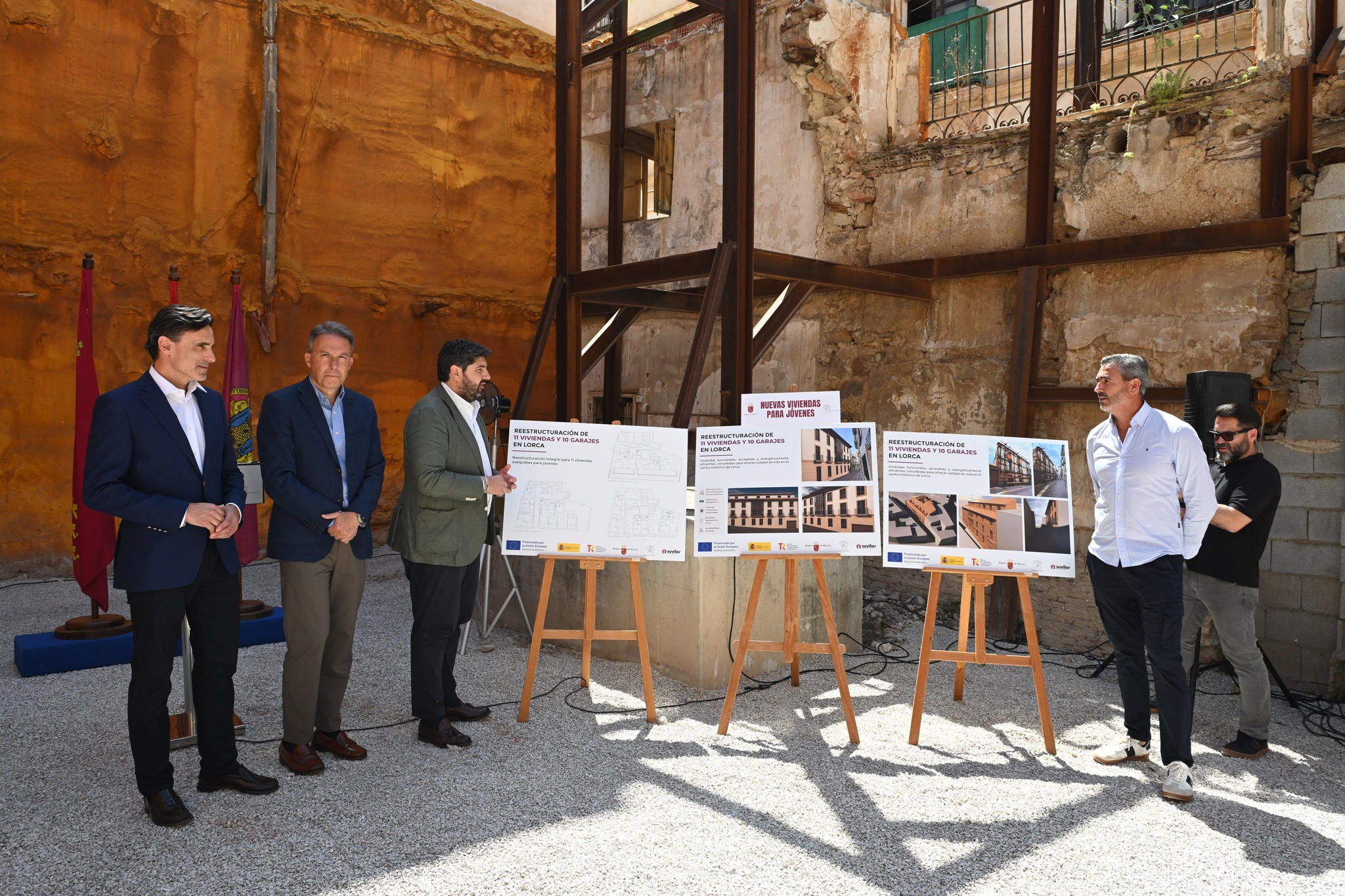 L&oacute;pez Miras preside en Lorca el acto de colocaci&oacute;n de la primera piedra de 11 viviendas de alquiler asequible destinadas a j&oacute;venes