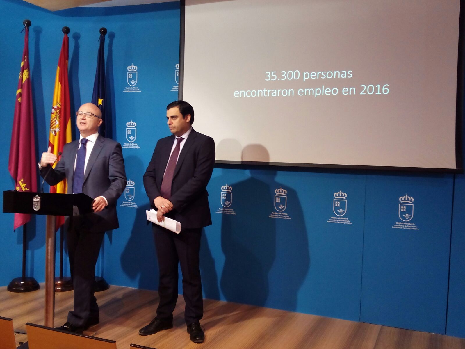 El consejero, Juan Hernández, durante la rueda de prensa para dar a conocer los datos de la última Encuesta de Población Activa