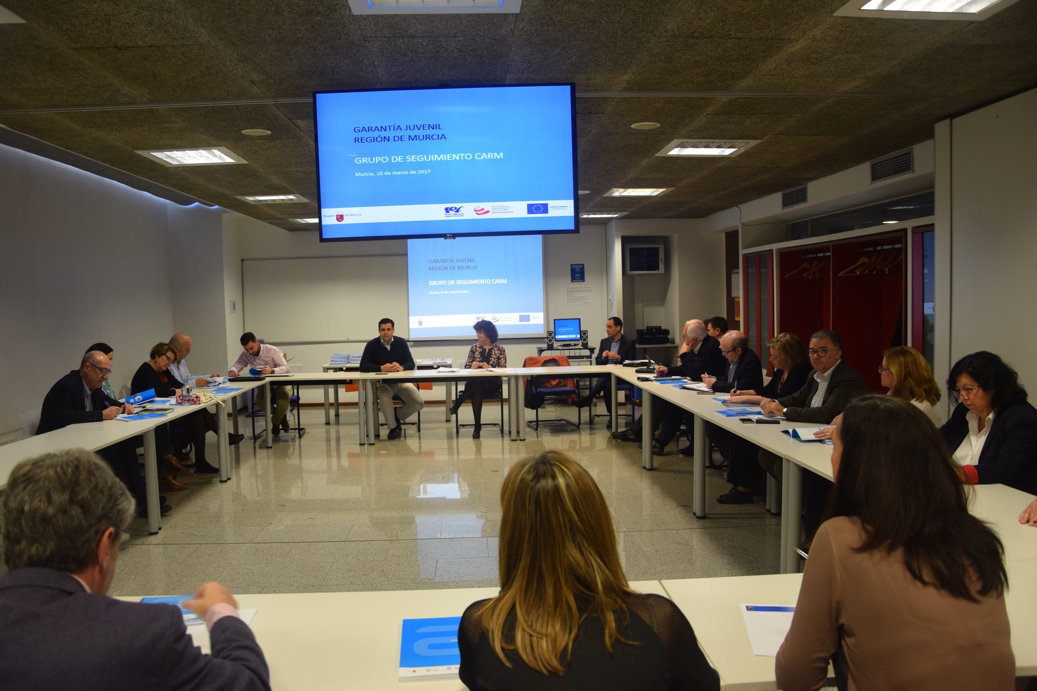 El director del Servicio Regional de Empleo y Formación, SEF, Alejandro Zamora, durante la reunión de la comisión de seguimiento del programa de Garantía Juvenil