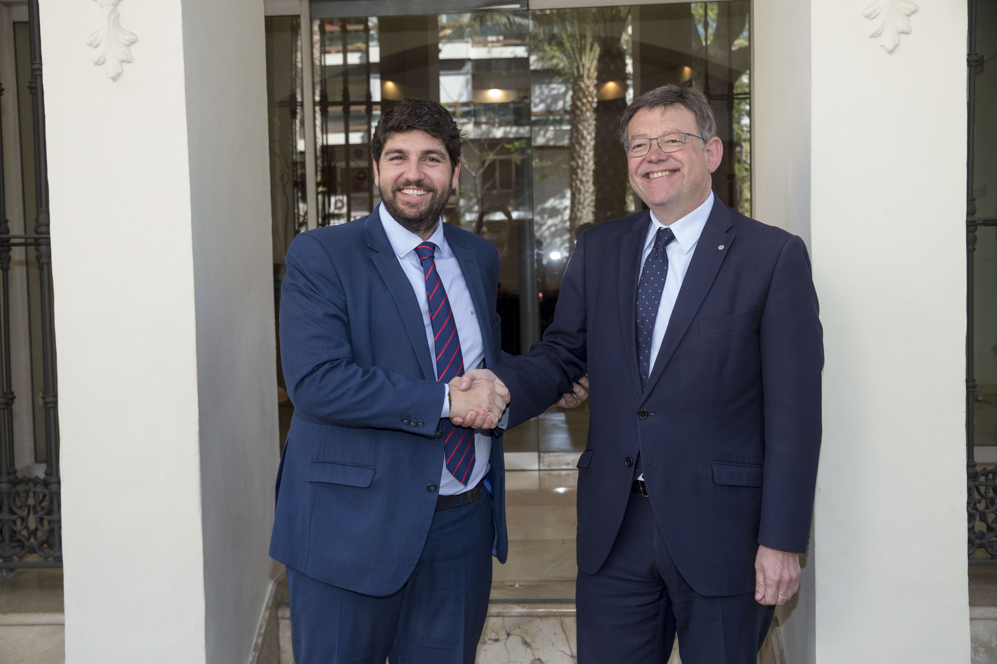 El jefe del Ejecutivo regional se reúne con el presidente de la Generalidad Valenciana