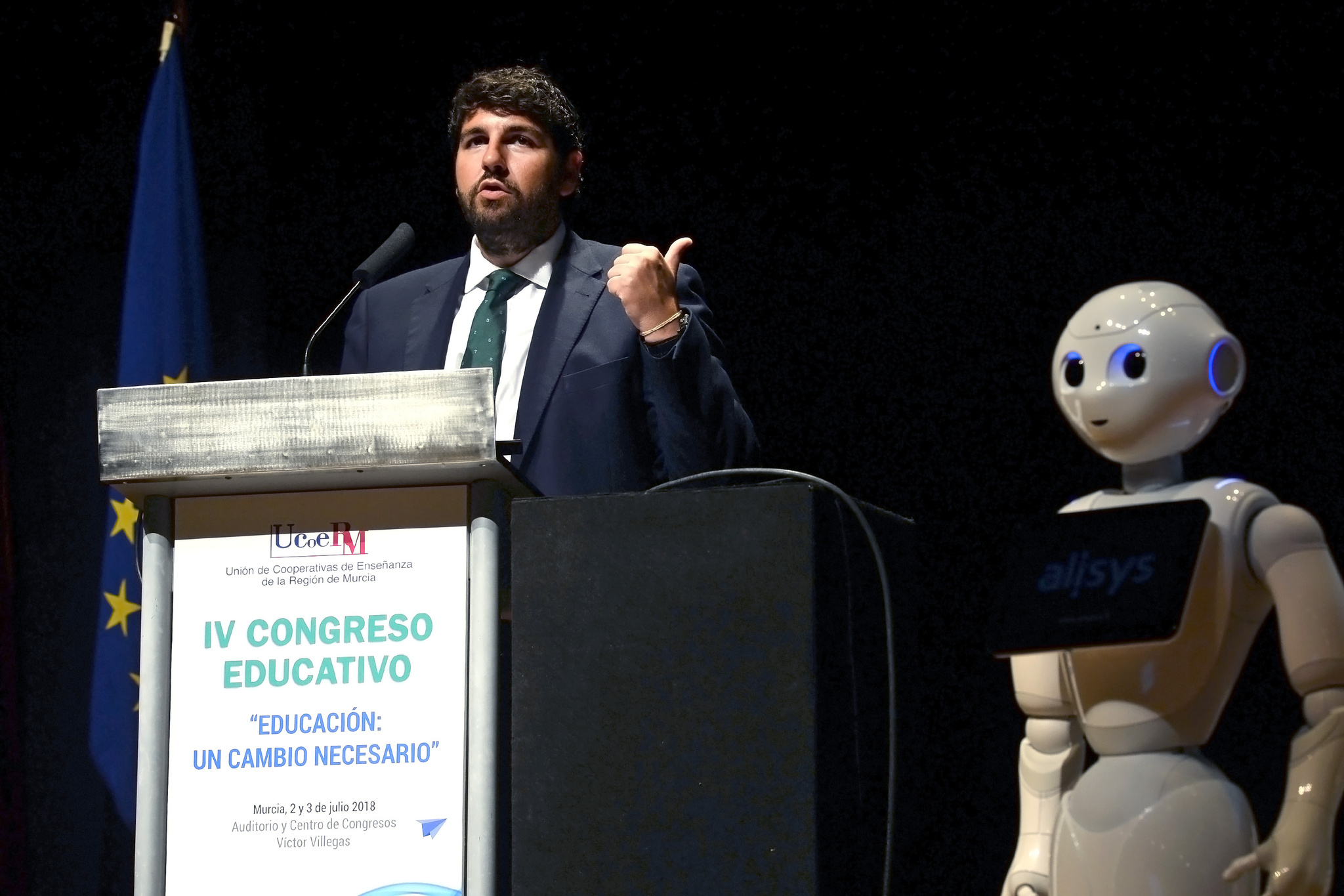 El presidente de la Comunidad, Fernando López Miras, inaugura el IV congreso 'Educación: Un cambio necesario'.