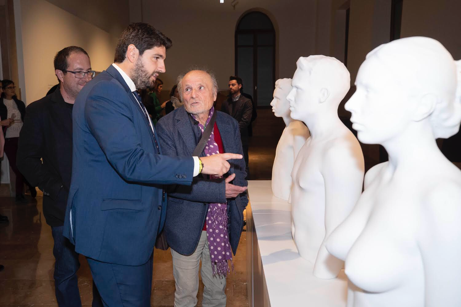 El presidente de la Comunidad, Fernando López Miras, inaugura la exposición 'Juventud', del artista Antonio López
