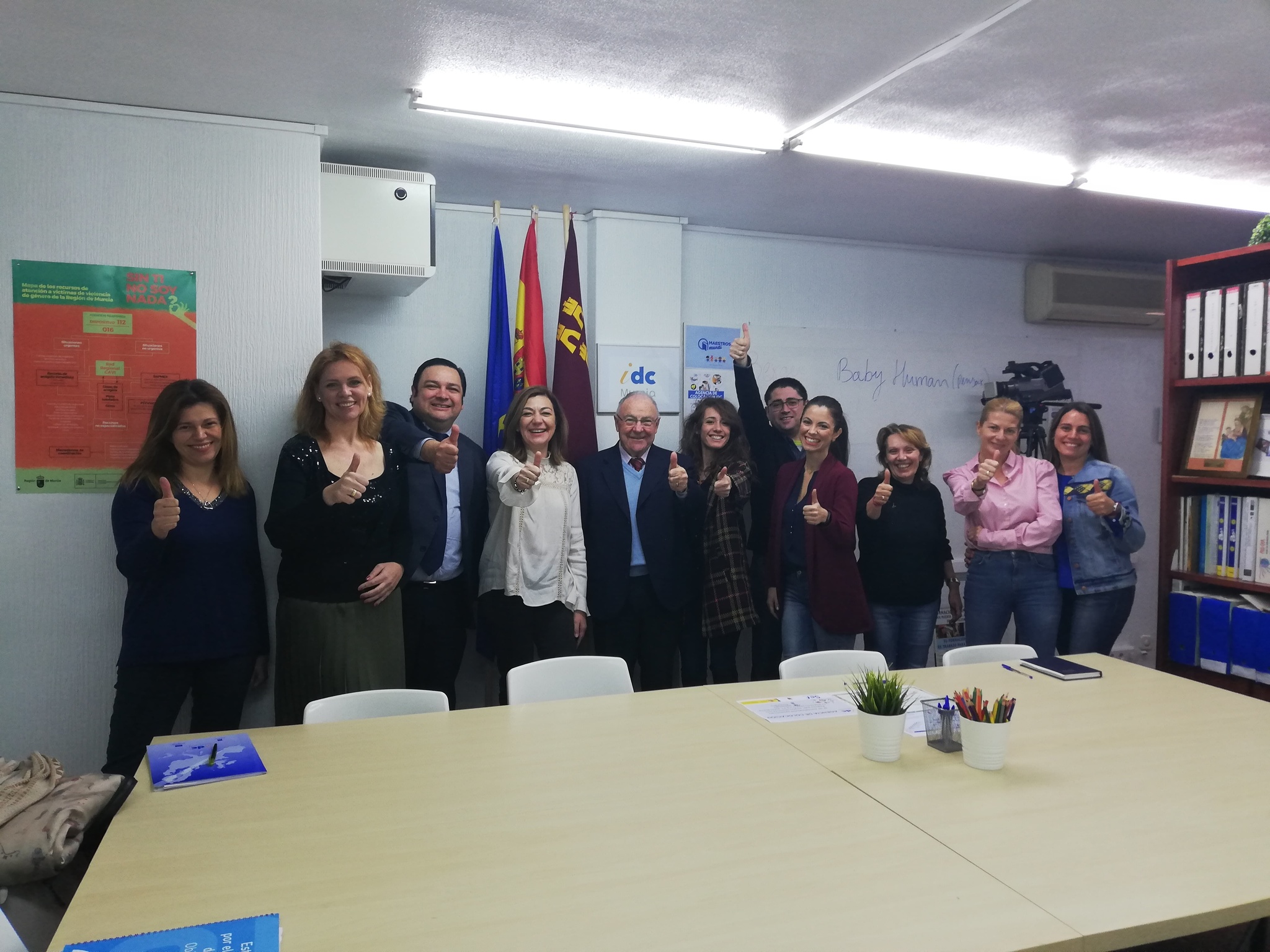 La directora general del SEF, Severa González, mantuvo hoy un encuentro con los jóvenes desempleados que han sido contratados durante seis meses por el Instituto de Desarrollo Comunitario, gracias a las ayudas de la Comunidad para fomentar el empleo de menores de 30 años en entidades sin ánimo de lucro.