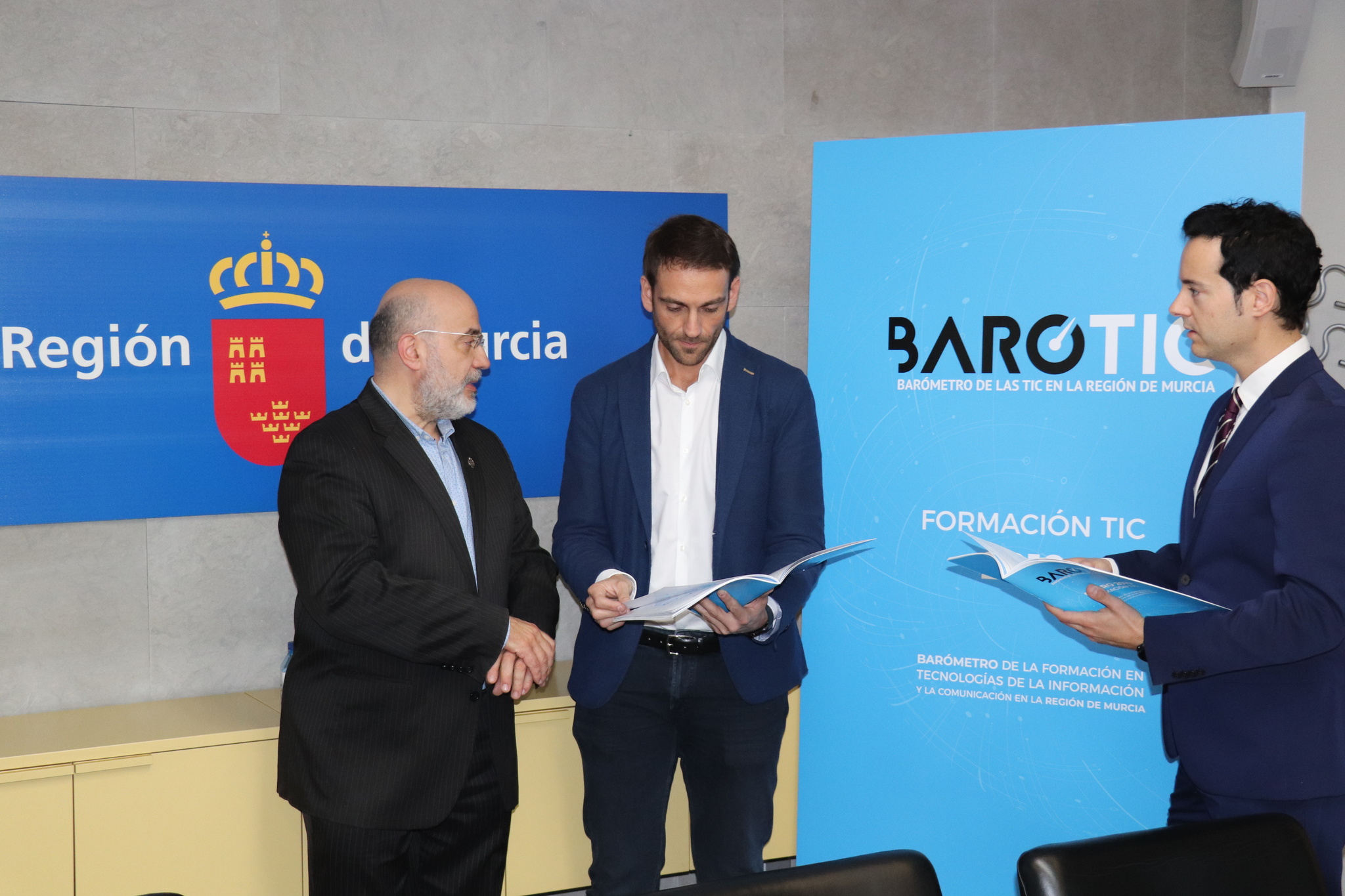 El director general de Informática, Patrimonio y Telecomunicaciones, Juan José Almela, presenta los resultados del Barotic