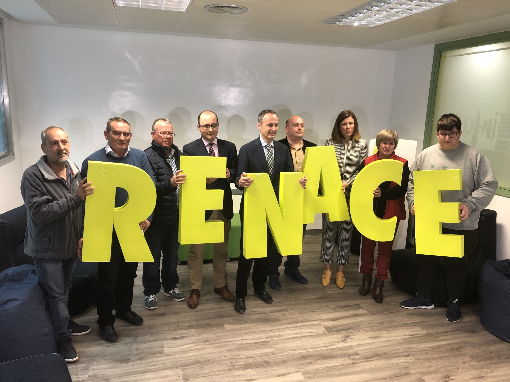 Imágenes de la reunión del consejero de Empleo, Universidades, Empresa y Medio Ambiente, Javier Celdrán, con empresarios participantes en Renace (I)