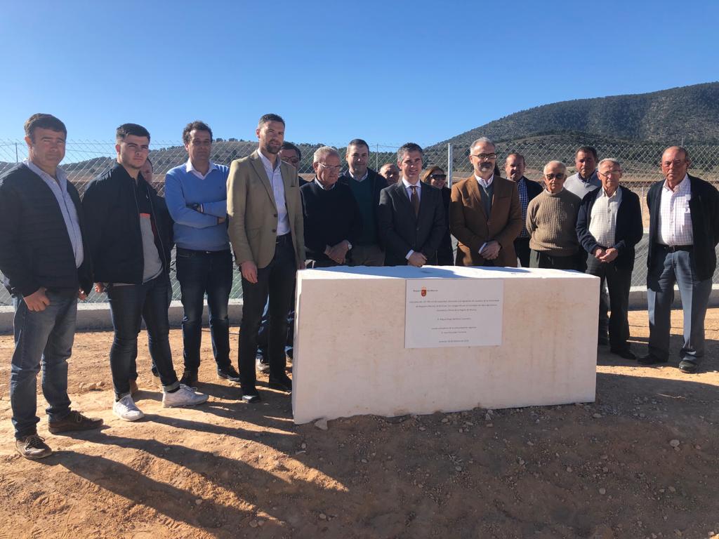 El consejero inauguró la balsa de regulación de 120.000 metros cúbicos para la Comunidad de Regantes de Muralla de Archivel de Caravaca de la Cruz