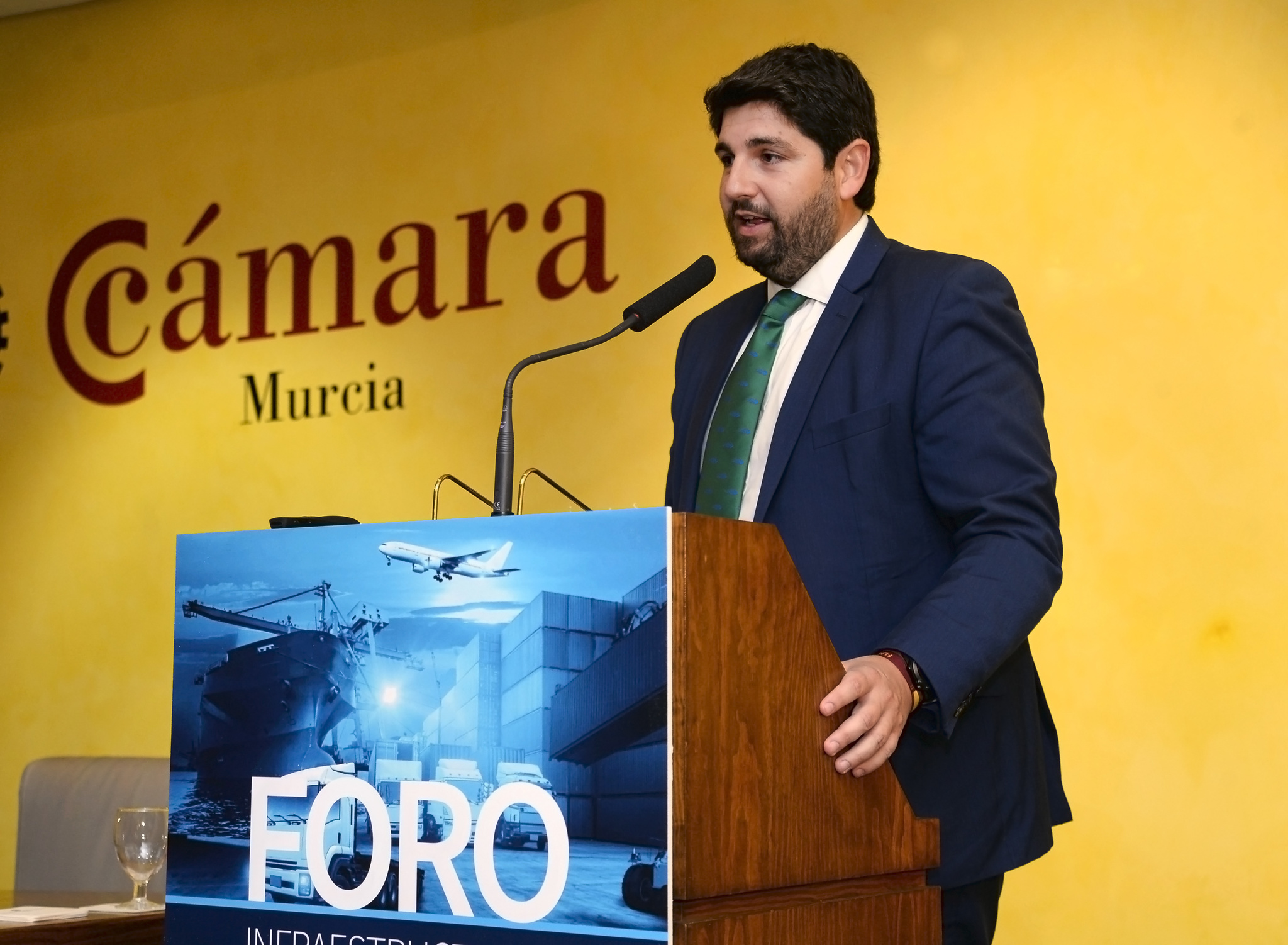 El presidente de la Comunidad inaugura el Foro de Infraestructuras 'Mirando hacia el futuro'