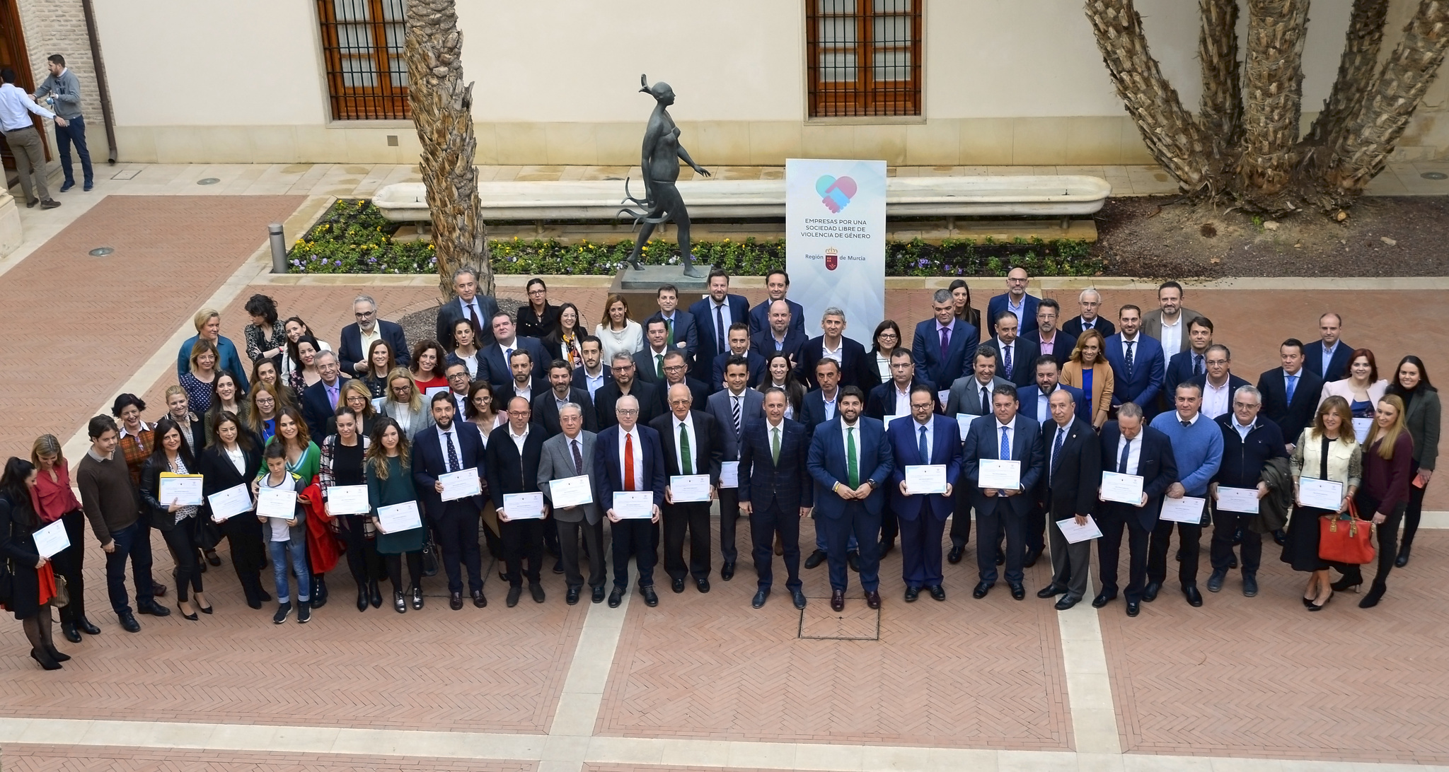 El presidente de la Comunidad, Fernando López Miras, recibe a los representantes de las empresas adheridas a la iniciativa 'Empresas por una sociedad libre de violencia de género'