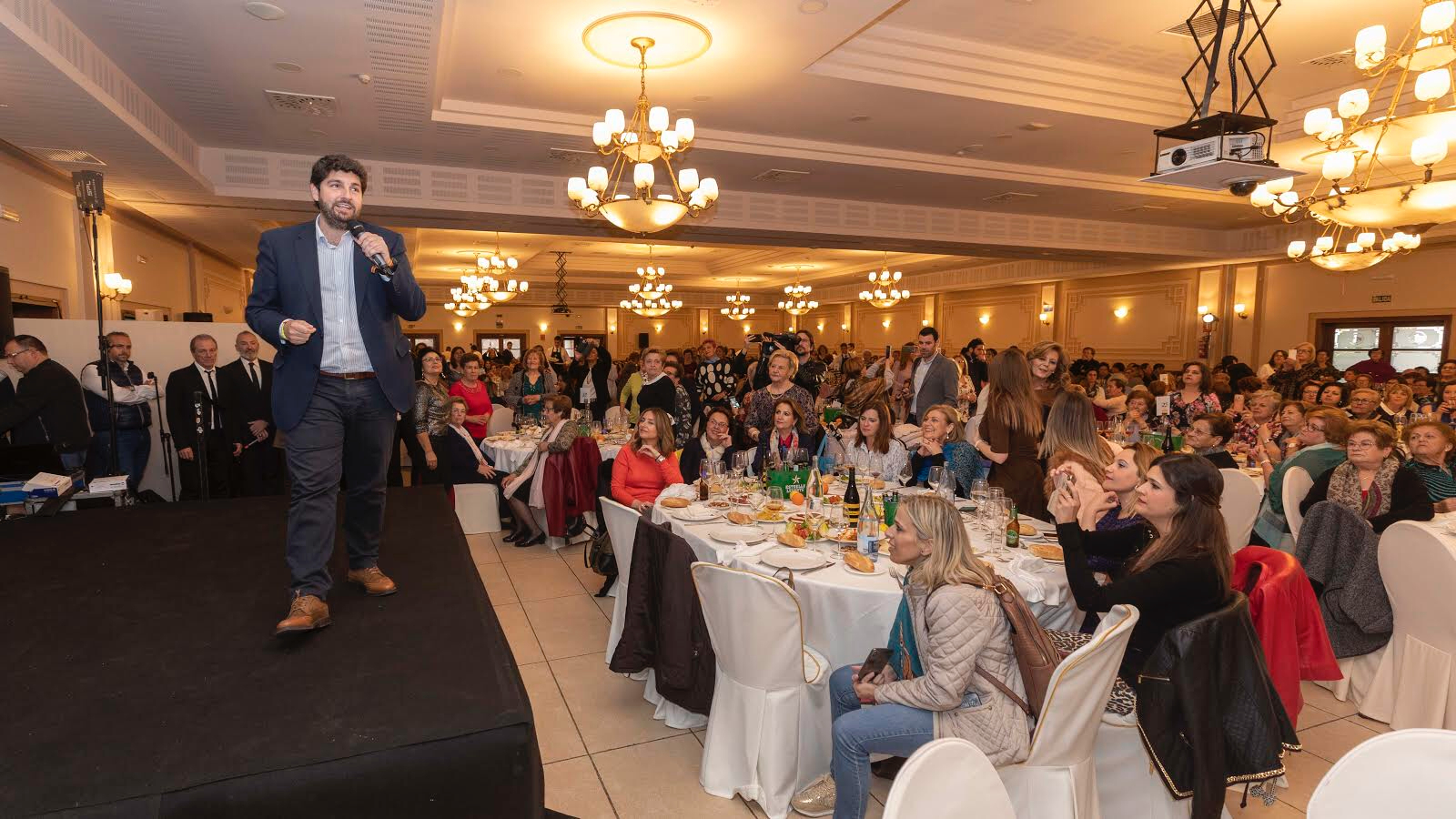 El presidente de la Comunidad asiste a la jornada de convivencia de colectivos y asociaciones de mujeres (1)