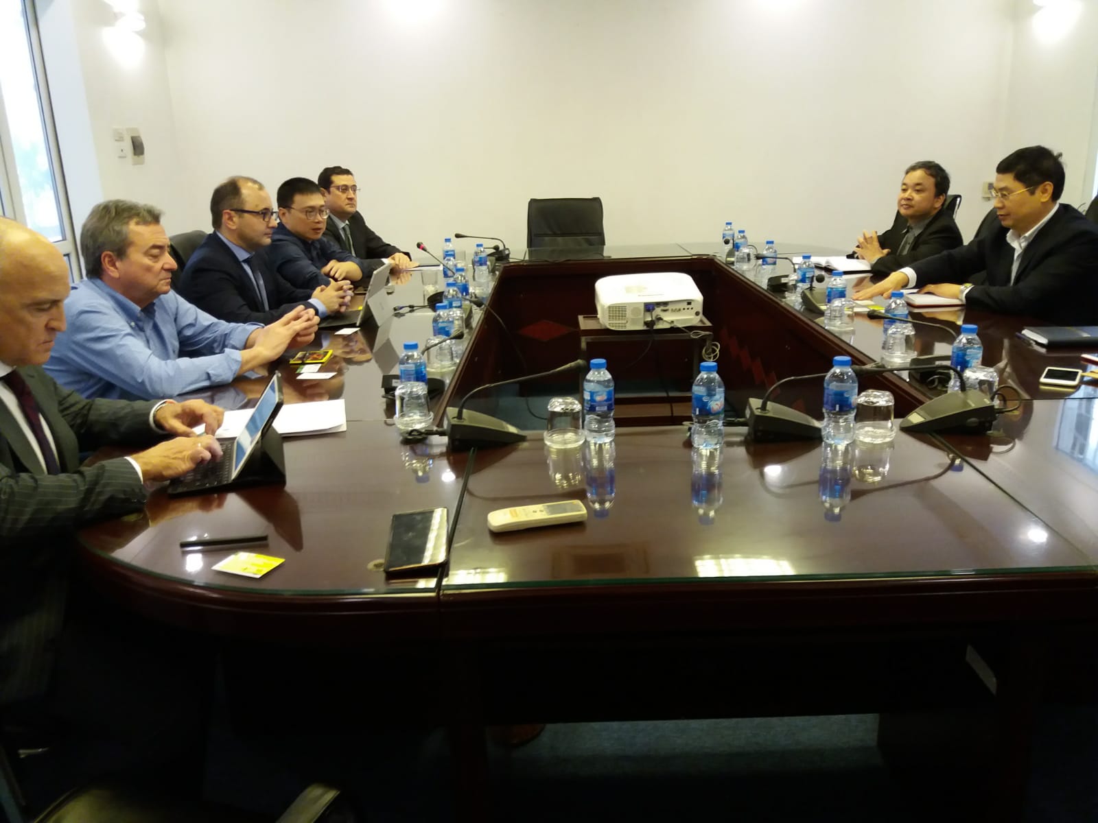 Imagen de la reunión con los responsables técnicos del Ministerio de Agricultura de Vietnam