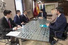 Reunión del presidente de la Comunidad con el embajador de