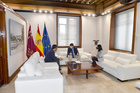 El jefe del Ejecutivo autonómico, Fernando López Miras, se reúne con el secretario de Estado para la Unión Europea, Juan González Barba (2)