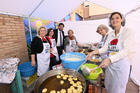 López Miras asiste en el barrio murciano de San Antón a la décima Fiesta de los Buñuelos (2)