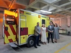 Imagen del consejero de Economía, Hacienda y Administración Digital, Luis Alberto Marín, el director general de Innovación y Formación Profesional, Juan García Iborra, y la directora general de Patrimonio, María Dolores Sánchez, en la entrega de la ambulancia a la directora del Centro Integrado de Formación Profesional de Lorca, Josefa Andreu