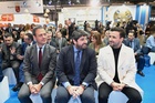 López Miras, acompañado por el consejero responsable de Turismo, Marcos Ortuño, y por el líder del grupo Funambulista, Diego Cantero, que presentó...