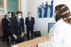 López Miras, durante su visita al centro de salud mental para la infancia y la adolescencia de El Palmar (2)