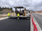 Operarios durante los trabajos de asfaltado de la Ronda Sur de Lorca