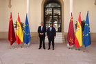 El jefe del Ejecutivo autonómico, Fernando López Miras, recibe al presidente del Comité Europeo de las Regiones, Vasco Cordeiro/2