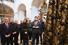 López Miras inaugura la exposición que rinde homenaje en San Esteban a la Cofradía del Santísimo Cristo de la Misericordia de Murcia