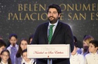 El presidente de la Comunidad inaugura el belén monumental del Palacio de San Esteban
