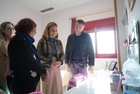 La consejera de Política Social, Familias e Igualdad, Conchita Ruiz, junto con el alcalde de Caravaca de la Cruz, José Francisco García, durante ...