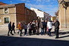 La consejera de Política Social, Familias e Igualdad, Conchita Ruiz, junto con el alcalde de Moratalla, Juan Soria, y los vecinos de El Sabinar (...