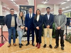 La consejera Carmen Conesa y el alcalde de Blanca, con miembros de sus respectivos equipos