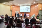 La consejera de Política Social, Conchita Ruiz, junto con representantes de la ONCE, durante la presentación del cupón 8M