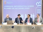 El consejero de Fomento e Infraestructuras, Jorge García Montoro, acompañado del presidente de la Federación de Municipios, Víctor Manuel López, ...