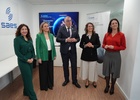 La DG de Mujer, la consejera de Política Social, el presidente de SAES, la directora de Personas y Cultura de SAES y la directora de Estrategia, ...